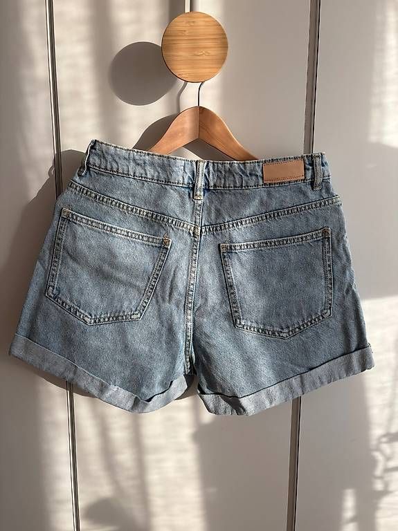 Mango Jeans: Helle Denimshorts – Gebraucht aus Niederrohrdorf von Madoqua 1