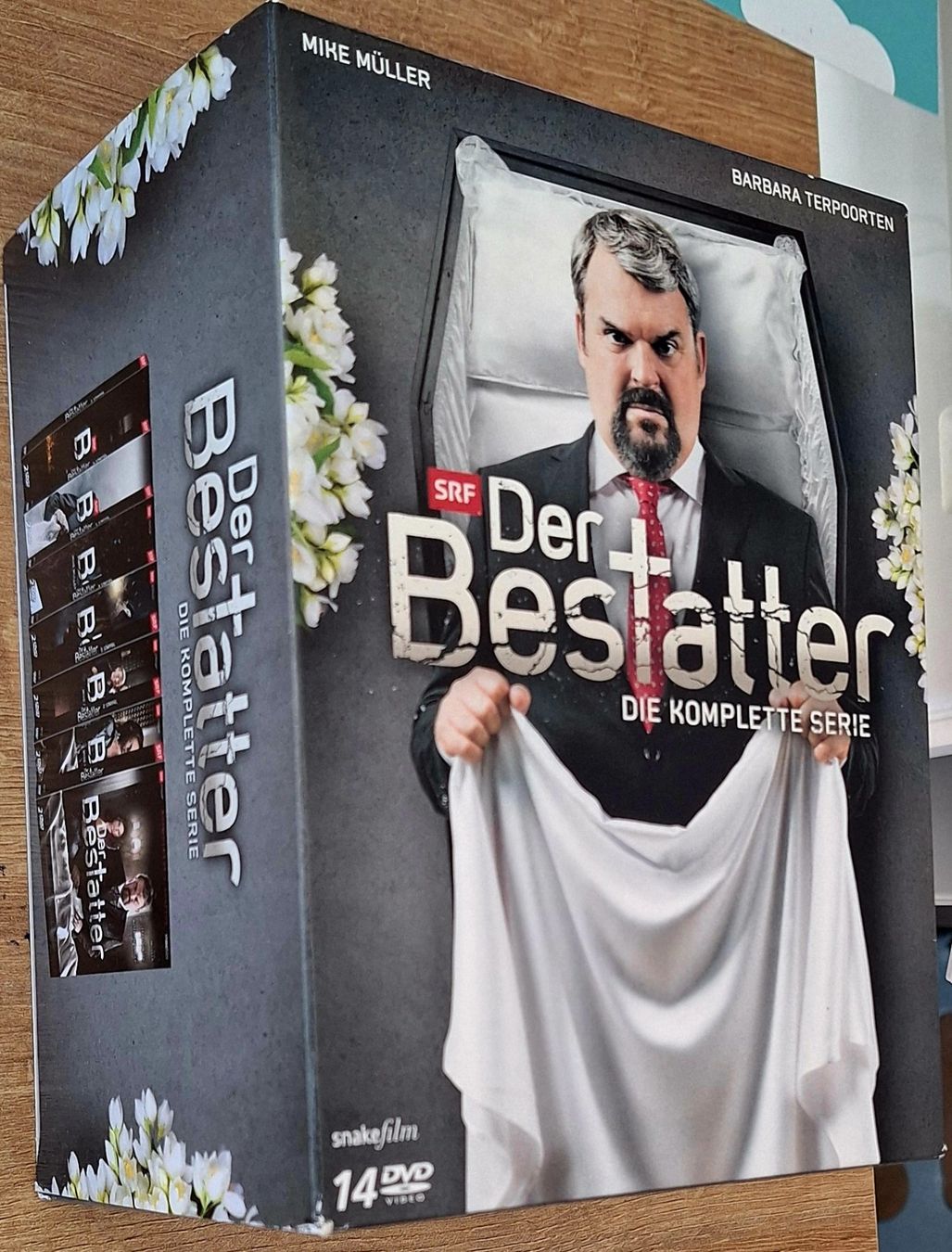 Tutti i DVDs: Der Bestatter - komplette Serie – Usato da Schaffhausen venduto da Jerry711
