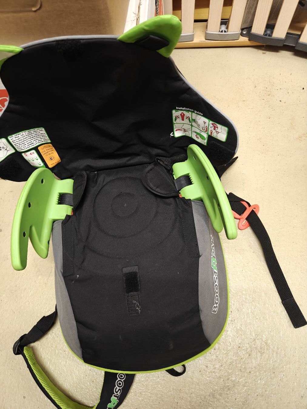 Kindertaschen: Kindersitz + Rücksack – Gebraucht aus Oberwil BL von Julisa01 1