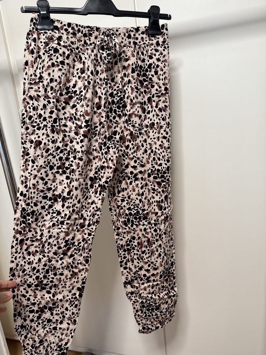 Hosen: Sommerhose mit Tiermuster, Grösse 36 – Gebraucht aus Thun von tat_zb9b