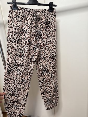 Sommerhose mit Tiermuster, Grösse 36