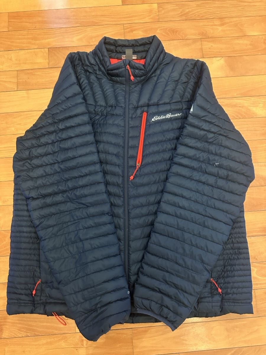 Eddie Bauer Jacken: Eddie Bauer Down Jacket - Lightweight & Warm - Size XL – Gebraucht aus Büren an der Aare von bradlee512