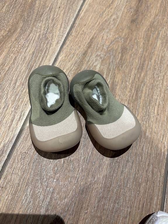 Schuhe für Jungen: Baby Barfussschuhe  – Gebraucht aus Hunzenschwil von del_hzv7 1
