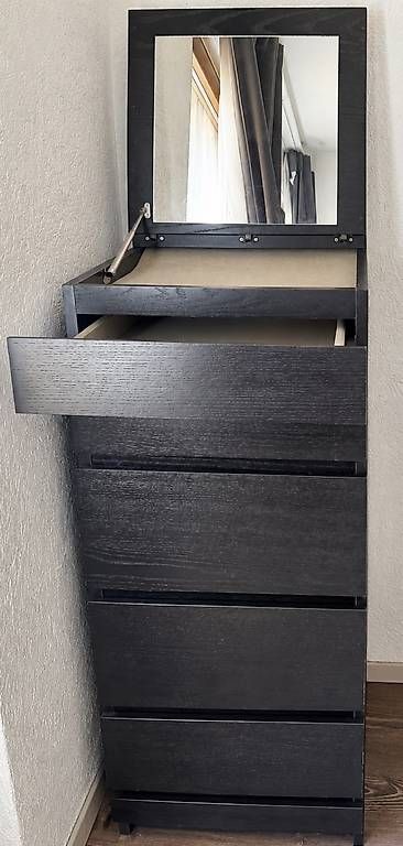 Ikea Cassettiere: Commode IKEA MALM 6 tiroirs avec miroir – Usato da Orbe venduto da tom_q2vy 1