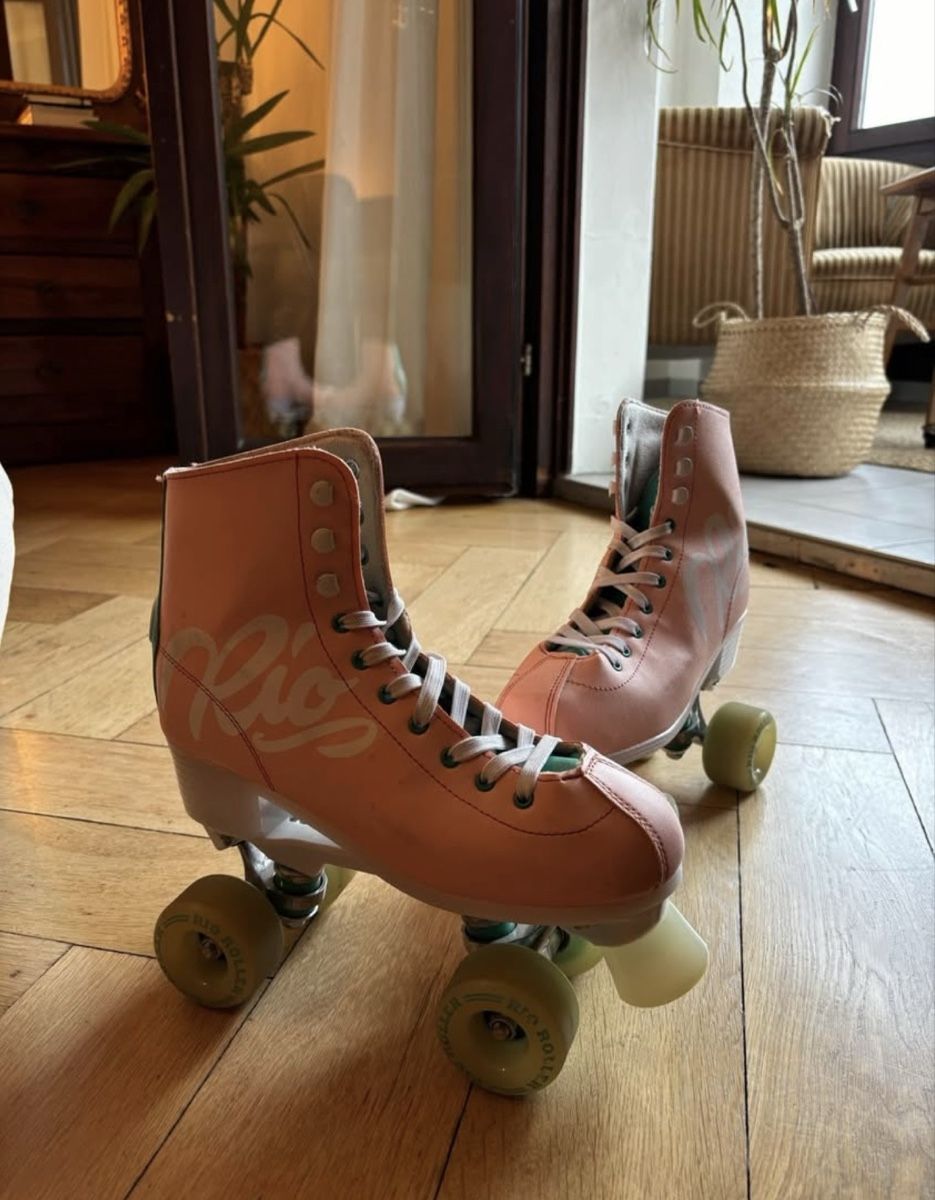 Rio Roller Inline-Skating & Rollschuhe: Rio Roller Skates Script UK 7 With Pads - Great Fun! – Gebraucht aus Basel von art_859w 1