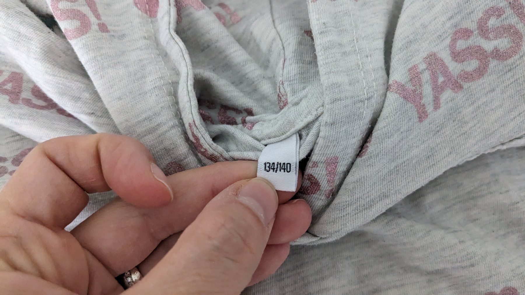 Pullover & Sweatshirts: Dünner Hoodie - 134 – Gebraucht aus Staufen von Fleby84 3