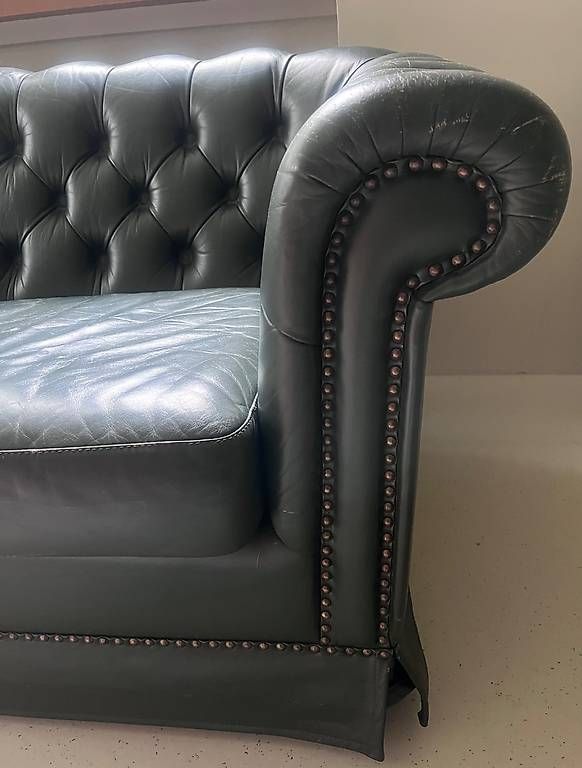 Sofas: Chesterfield-Sofa zu verkaufen – Gebraucht aus Muttenz von Adrian_4132 1
