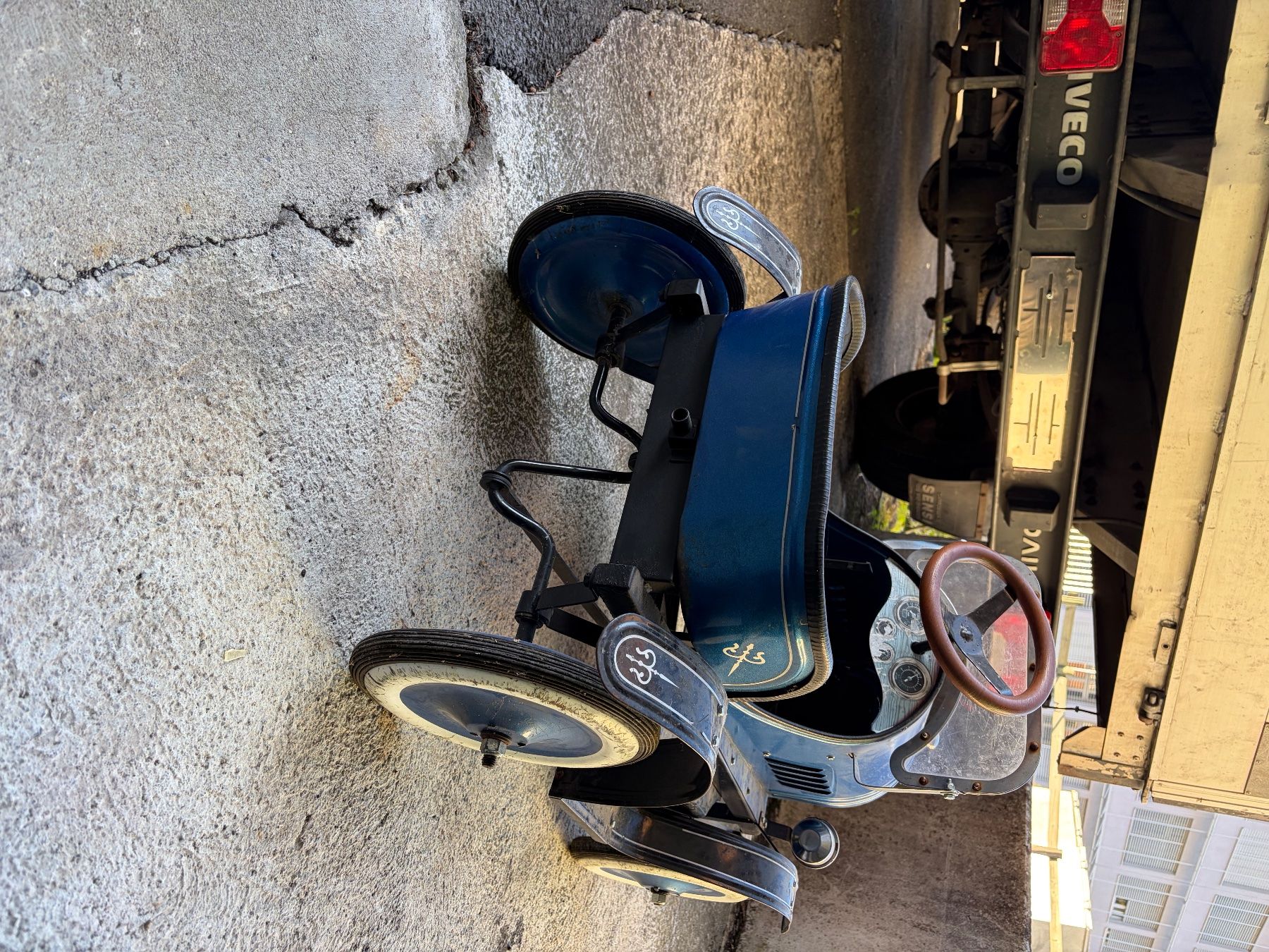 Véhicules pour enfants: Tret-Auto Oldtimer blau Metall – D'occasion à Ennetmoos par Chrigu_1liberklapf 2