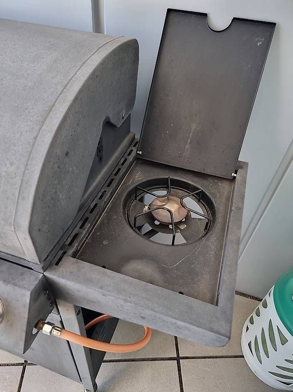 Griglie: Gasgrill gratis abzugeben  – Usato da Ostermundigen venduto da d-p73 4