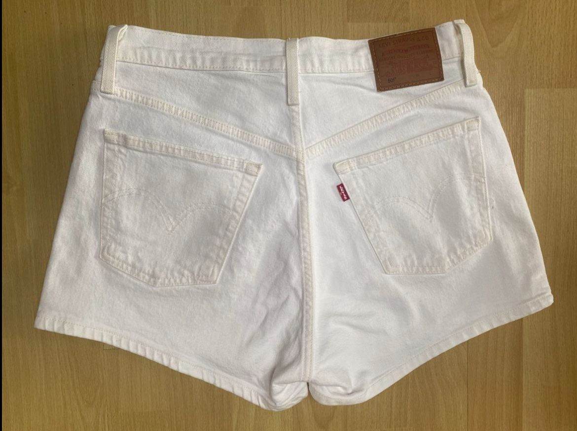 Levi's Jeans: Levi's Shorts – Nuovo (secondo la descrizione) da Winterthur venduto da Flomiverse 2