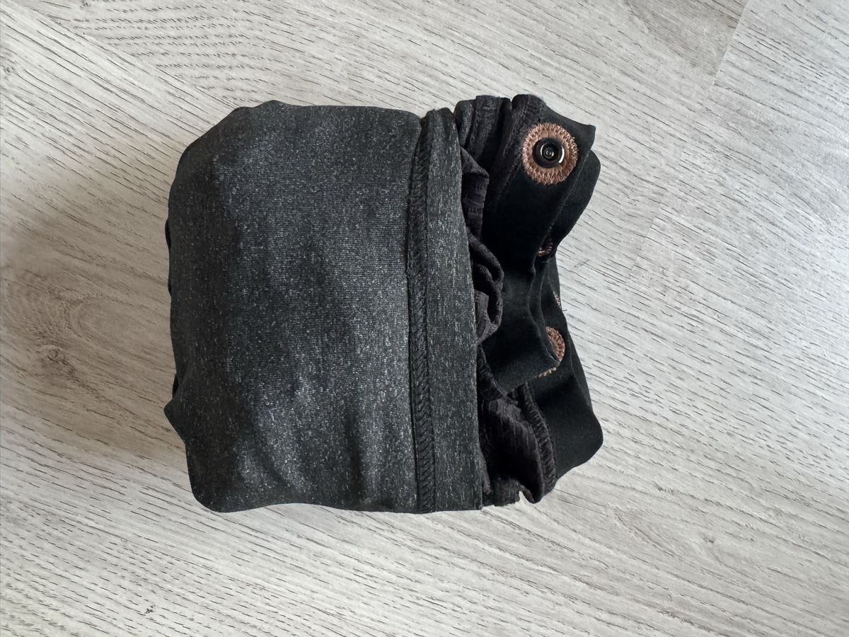Foulard & Sciarpe: Boppy 4in1 Multifunktioneller Schal Schwarz – Usato da Nottwil venduto da sukkus.ch 1