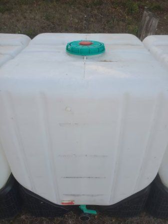 Abbeveratoi e trogoli: 4 IBC Blase Wassertank 1000l Wasserbehälter Regenwassertank – Usato da Wettingen venduto da ray_boccia 1