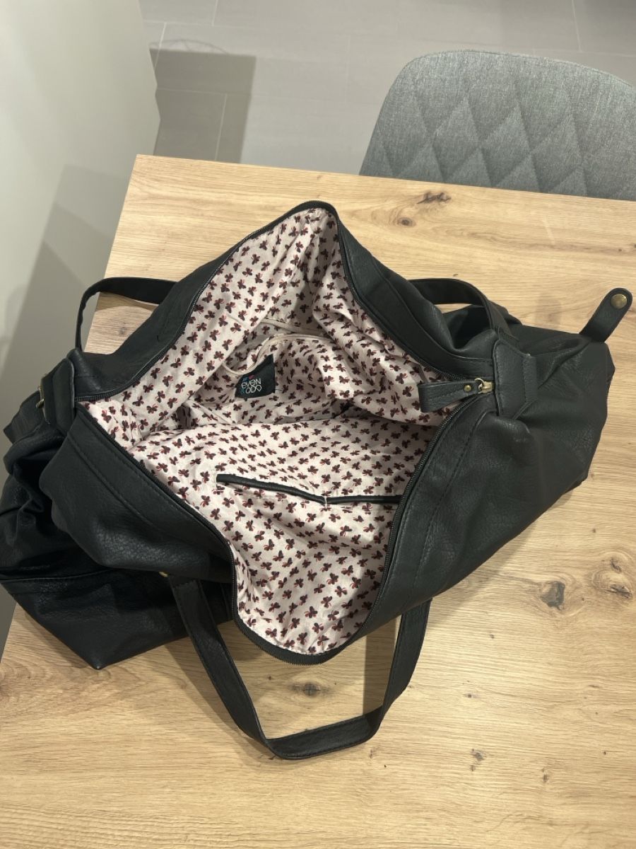 Borse: Schwarze Weekender Reisetasche – Usato da Seewis-Schmitten venduto da Andrea_1994 1