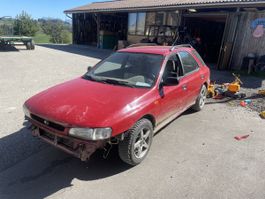 Subaru Impreza 2.0 4WD Kombi rot defekt als Ersatzteil
