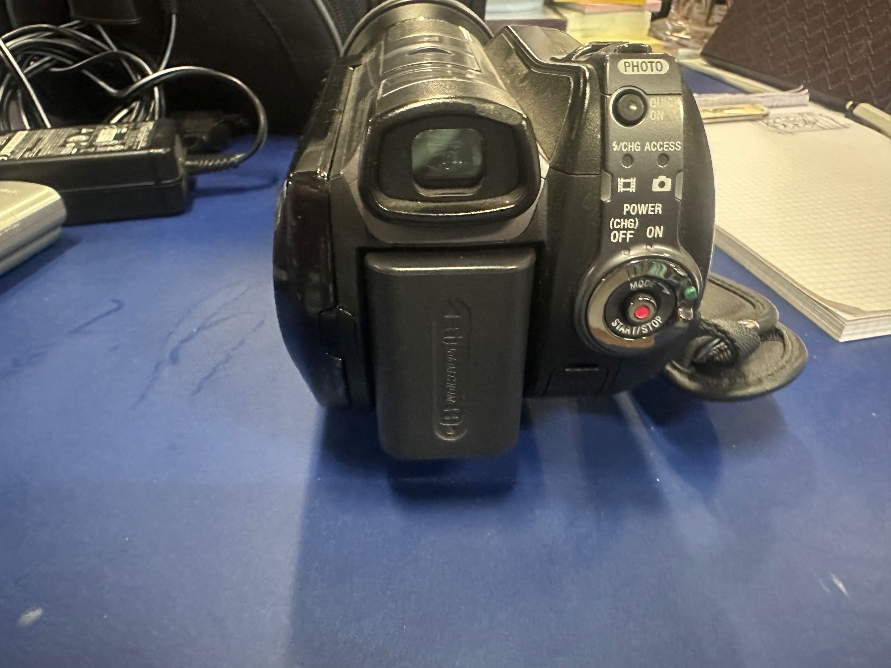 Sony Camcorder: Sony HD AVCHD Kamera mit Zubehör – Gebraucht aus Strengelbach von  4
