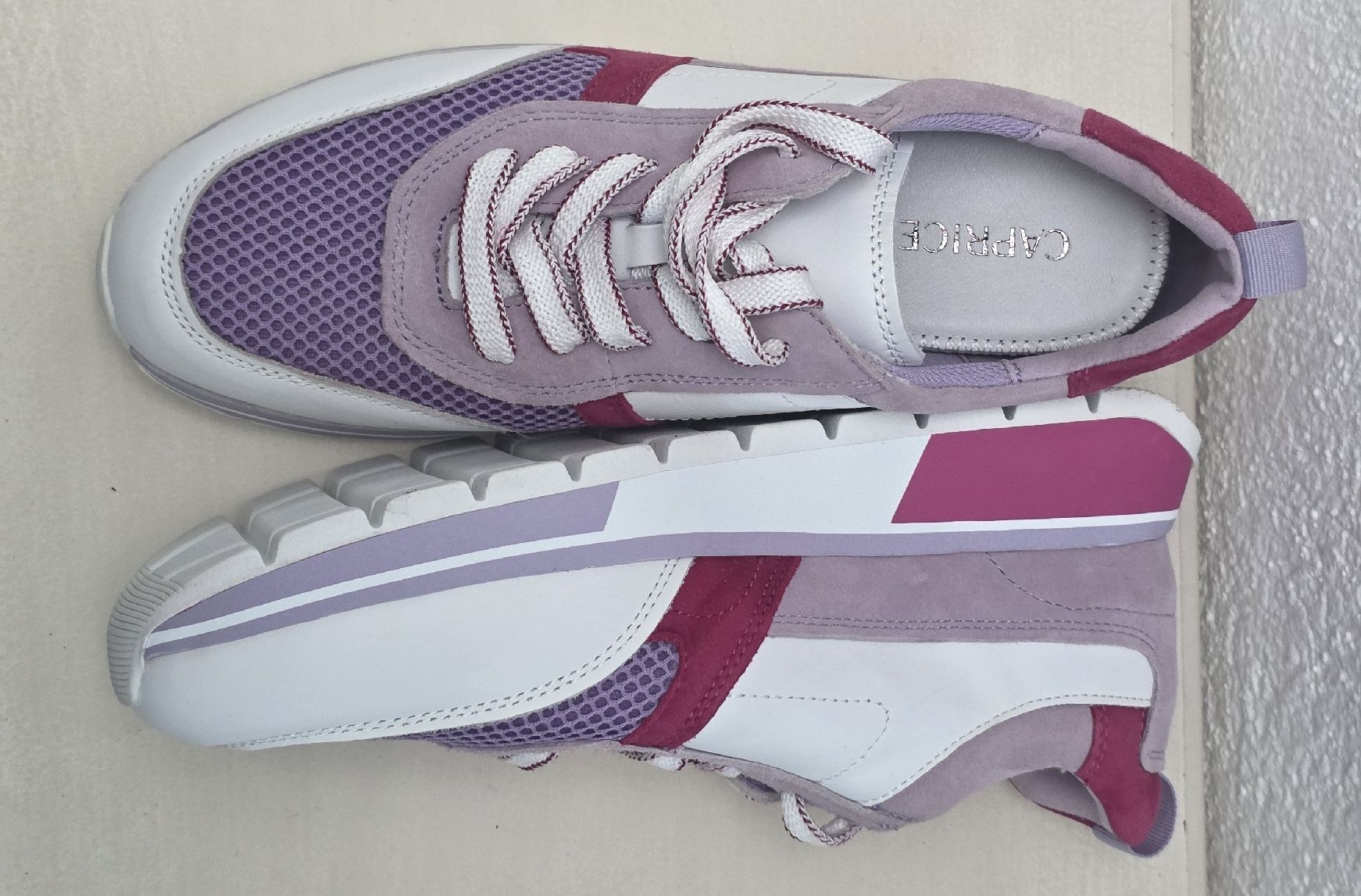 Scarpe da donna: Caprice Sneaker, neuwertig, Gr. 40 – Nuovo (secondo la descrizione) da Rheinsulz venduto da Gilea 1