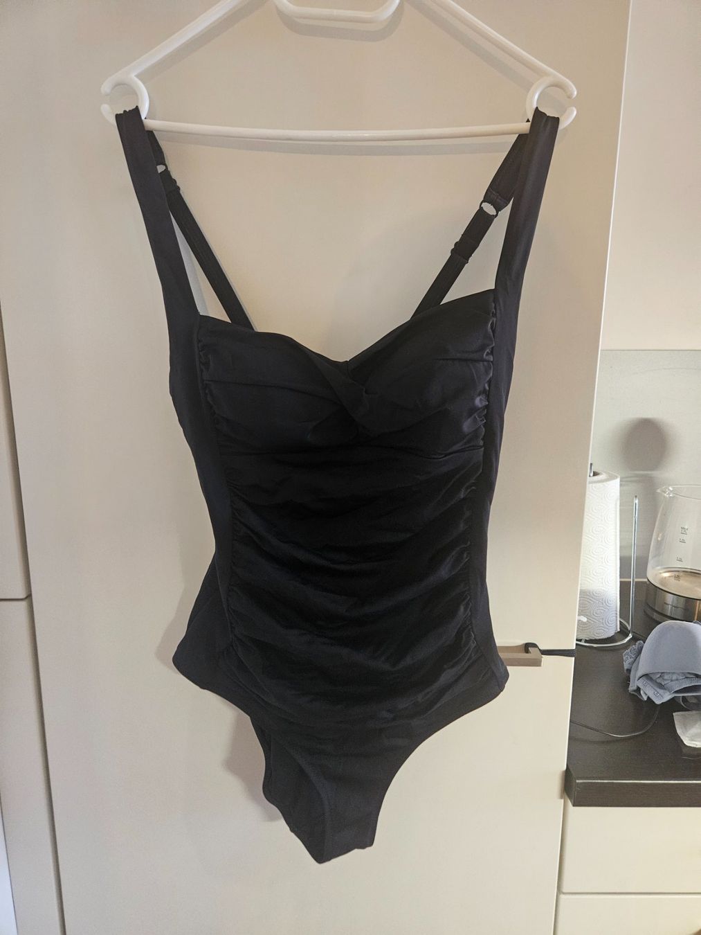 C&A Costumi da bagno & Bikini: C&A Badeanzug schwarz Gr. 42 – Usato da Luzern venduto da Lucan_Valerius
