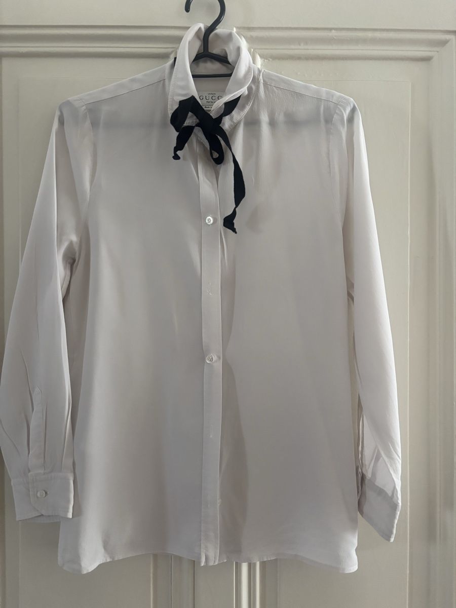 Gucci Blusen: Gucci White Shirt with Bow - IT38 silk – Gebraucht aus Geneve von wer_7s7p
