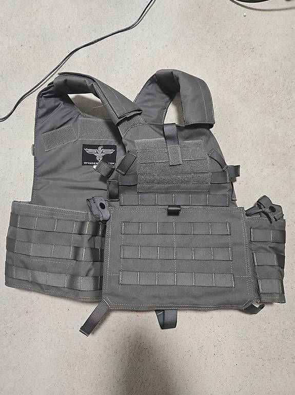 Uniformi: Airsoft Schutzweste Invadergear – Usato da Richterswil venduto da Giudi123