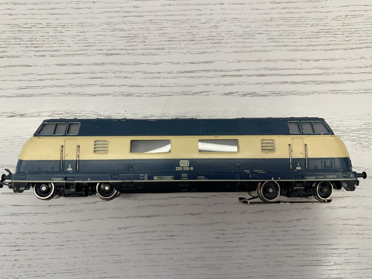 Märklin Modellini di ferrovie: Märklin 3081 DB BR 220 – Usato da Lupsingen venduto da New-Haven 2