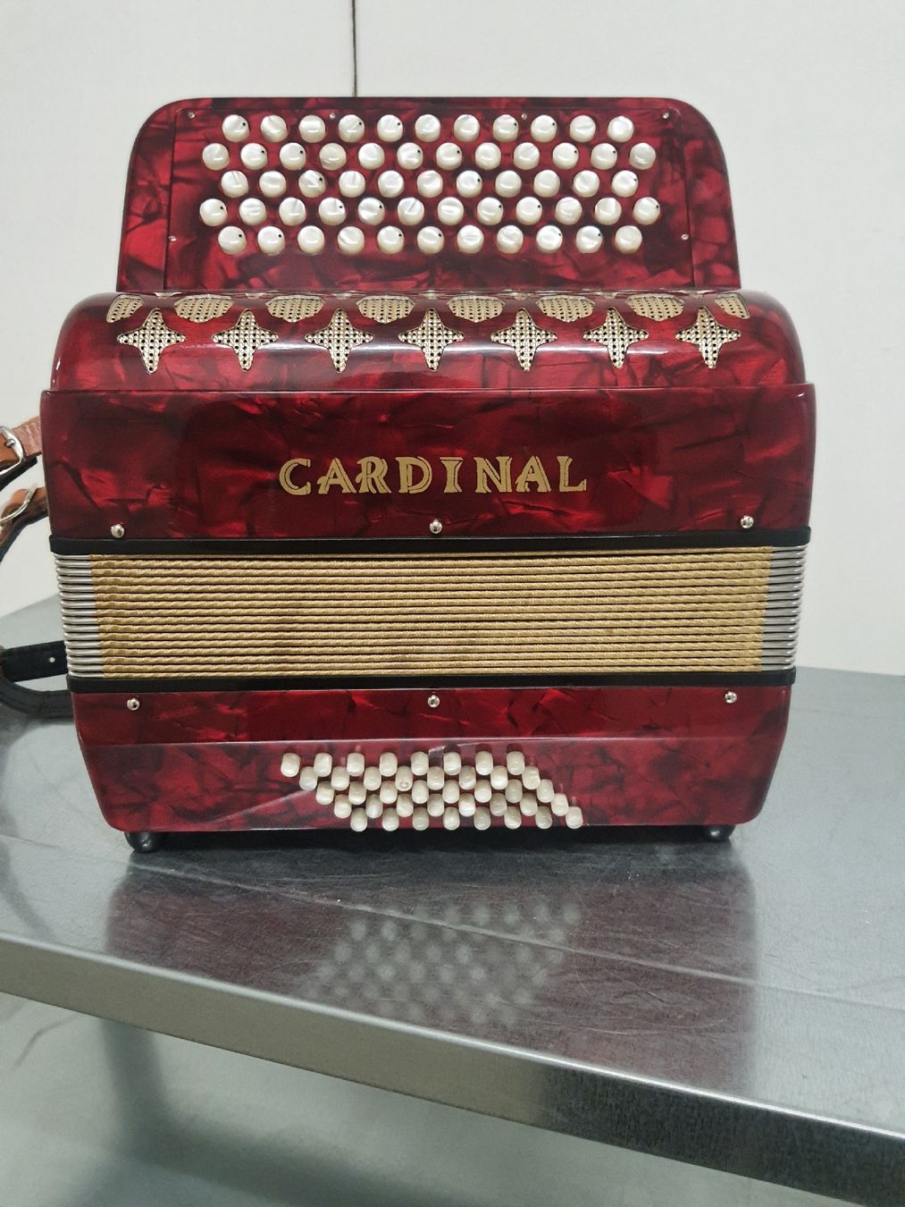 Cardinal Musikinstrumente: accordéon chromatique Cardinal  – Gebraucht aus Pont-de-la-Morge von Mirabelle0 7