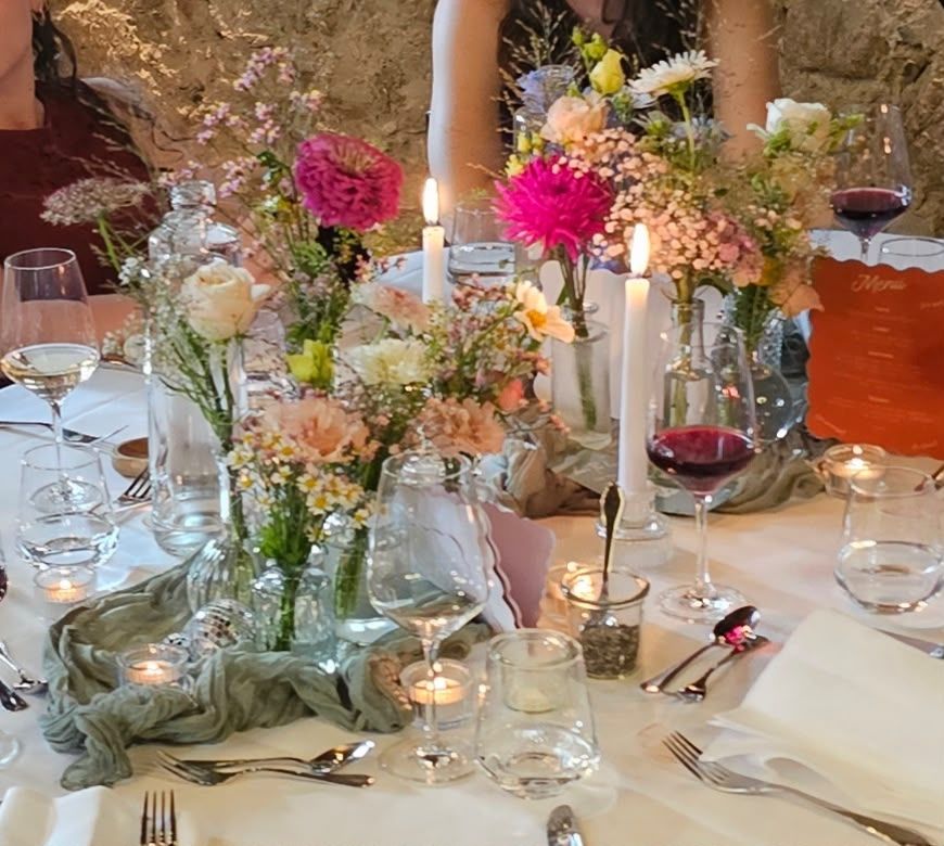 Tutte le decorazioni: ca. 60 kleine Blumen Vasen  – Usato da Scherz venduto da gui_6q7l