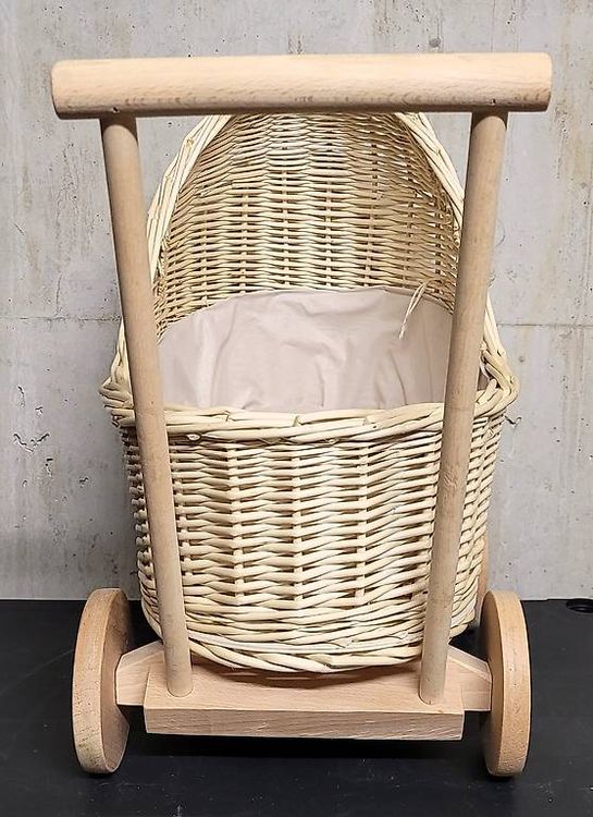 Puppenwagen: Weidenwagen für Puppen Handgefertigt weiß mit Kissen Decke – Neu und originalverpackt aus Affeltrangen von b.fly. 4