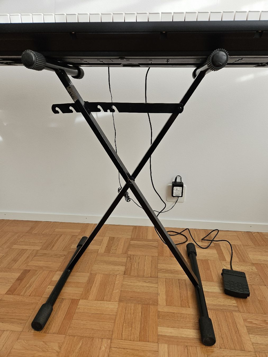 Yamaha Musikinstrumente: Yamaha NP-V80 keyboard with stand, stool & bag – Gebraucht aus Schlieren von  4
