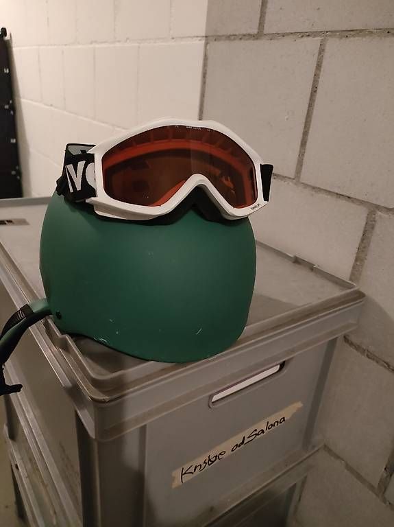 Caschi: Skihelm mit Brile – Usato da Heimberg venduto da kimmi1