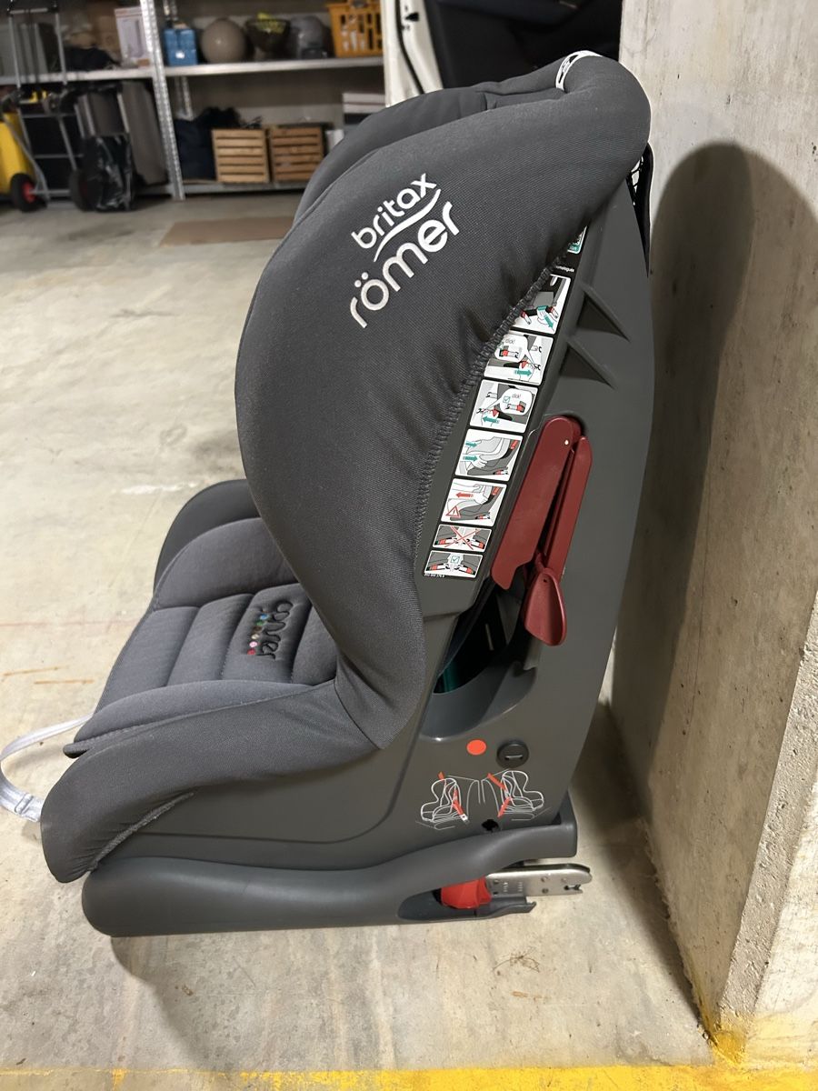 Britax Römer Seggiolini per auto: Kindersitz Britax Römer grau gebraucht – Usato da Biberist venduto da kimi2002 3