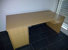 Schreibtisch