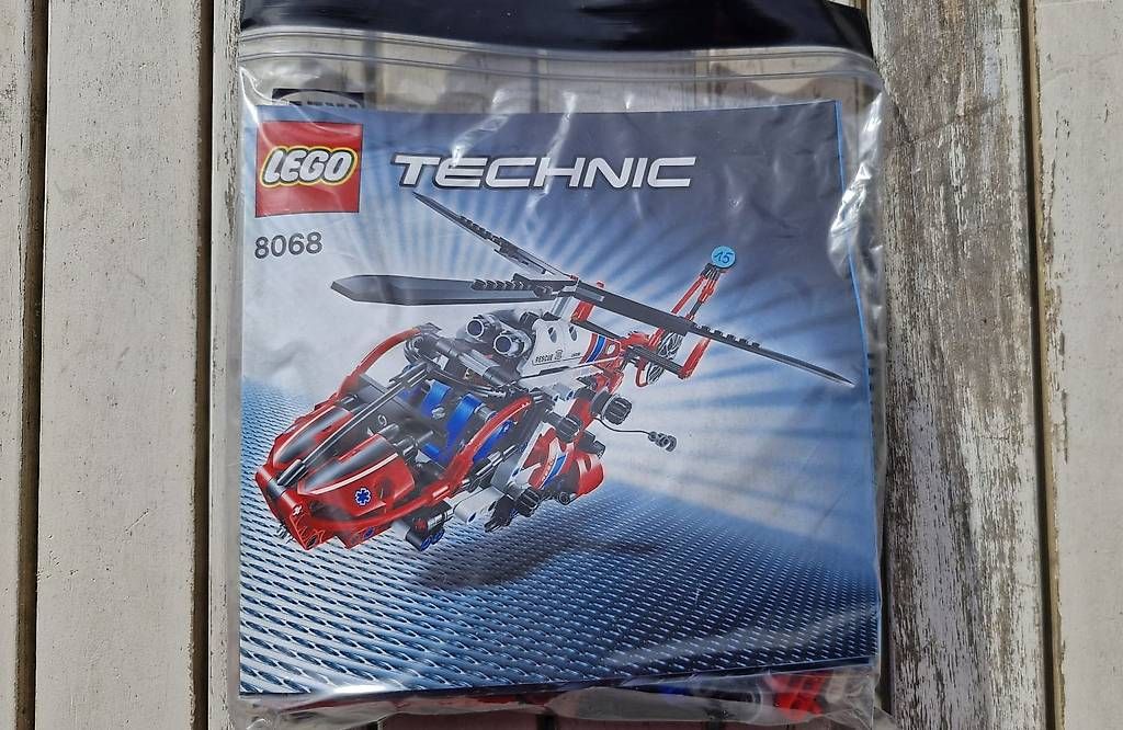 Lego Kit di costruzioni: Lego Technic 8068 Hélicoptère ambulance – Usato da Gland venduto da dam_2s6q 1