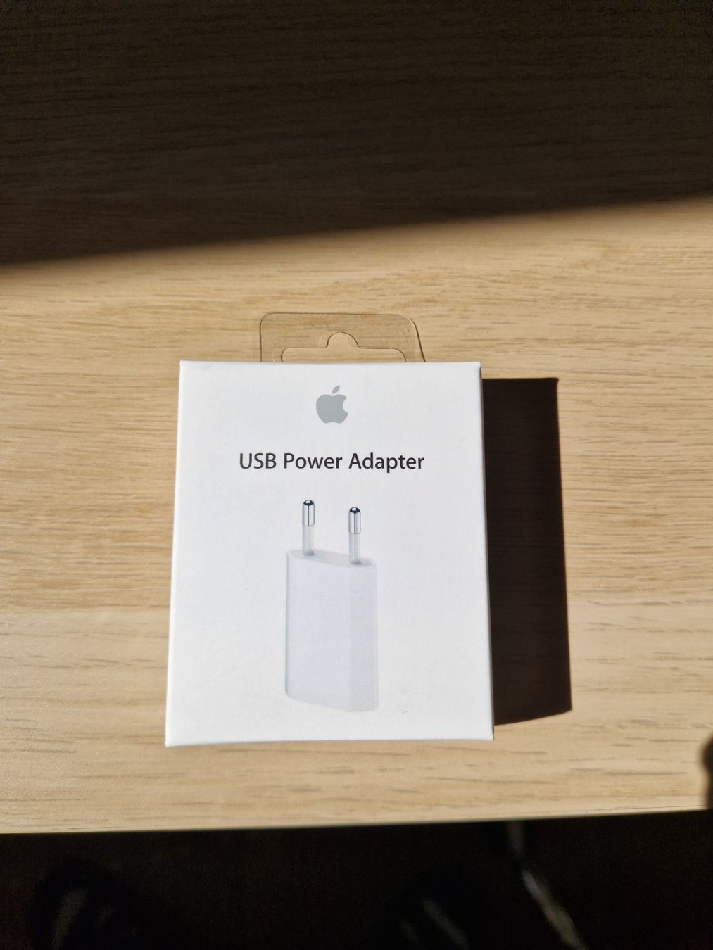 Apple Caricabatterie: APPLE USB Power Adapter 5W NEUF/NEU – Nuovo e nell'imballaggio originale da Chêne-Bougeries venduto da delphiholic