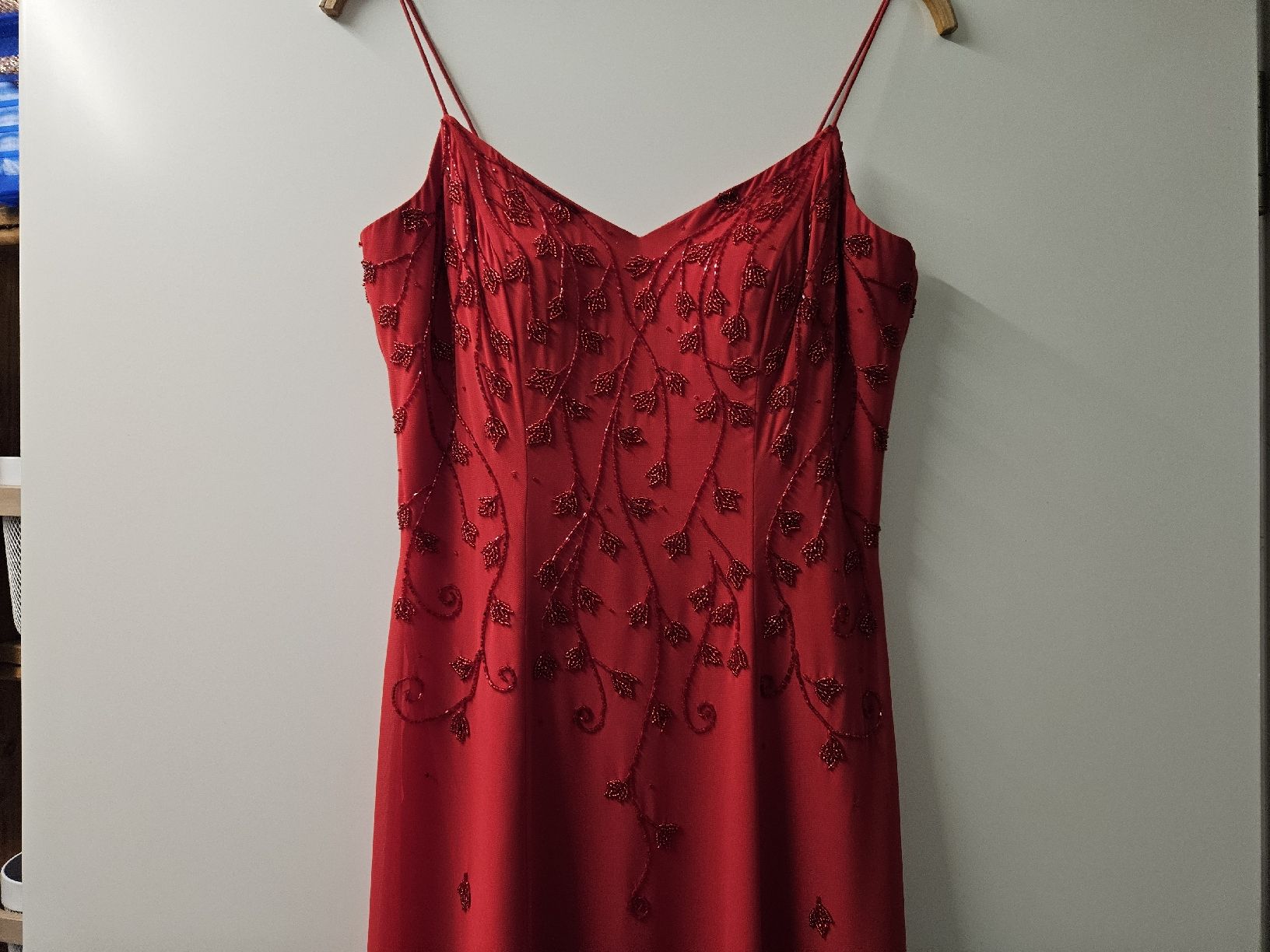 Kleider: Abendkleid Modissa Rot Perlen Grösse S – Gebraucht aus Widen von Calgary 5