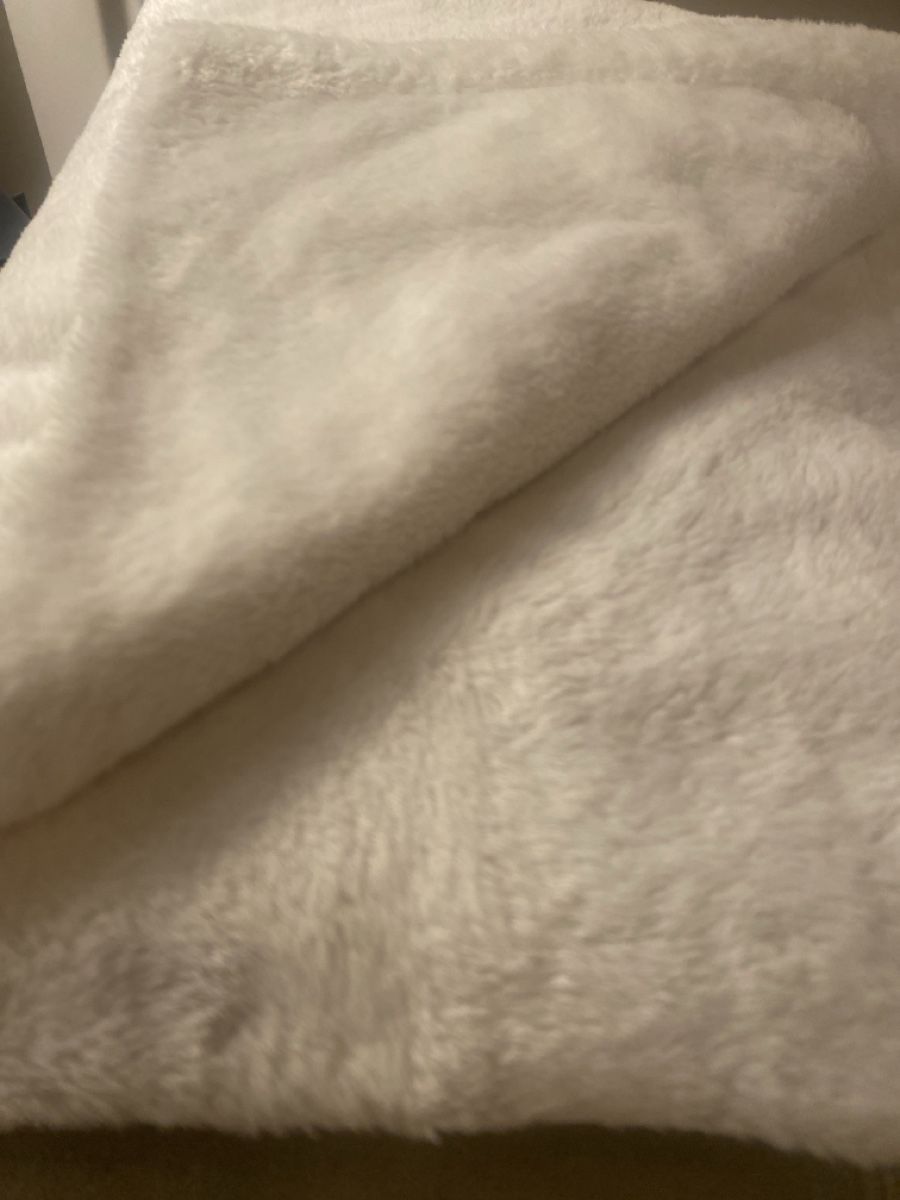 Decken: Kuschelige Eisbär Decke  – Neu (gemäss Beschreibung) aus Zürich von monikakohler