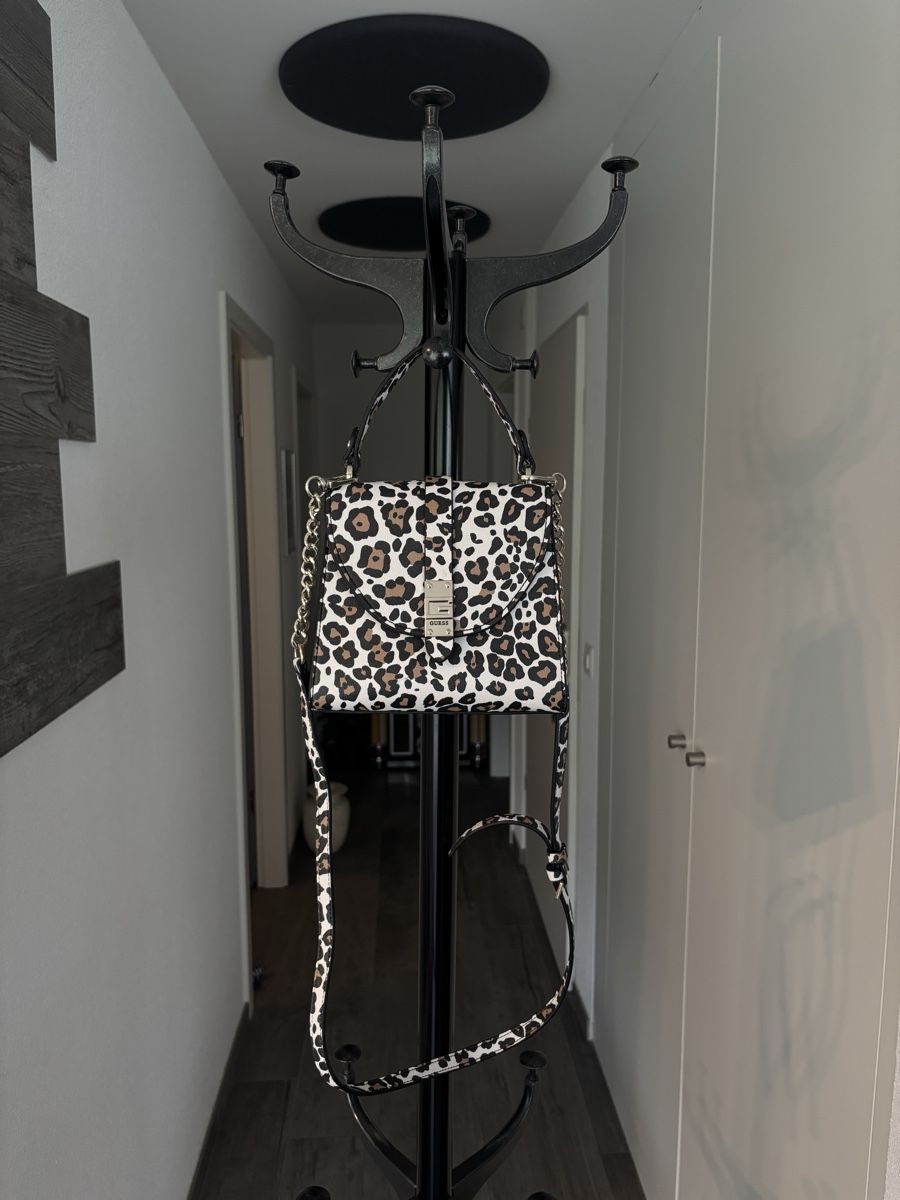 Guess Borse da donna: Sac Guess à motif léopard – Nuovo (secondo la descrizione) da Savièse venduto da aly_zc2h