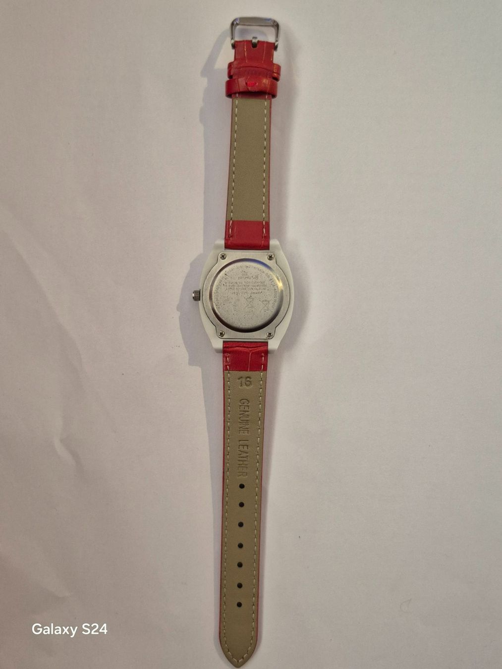 Orologi: Vintage-Uhr mit rotem Armband, einzigartiger Stil! – Usato da Losone venduto da bal_gfp6 6