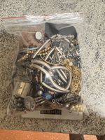 Schmuck- und Accessoire Lot mit verschiedenen Stücken