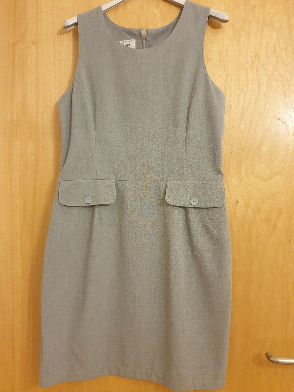 Vestiti: Robe classique vintage, S, grise, 56%viscose – Usato da Neuchâtel venduto da Verenas12
