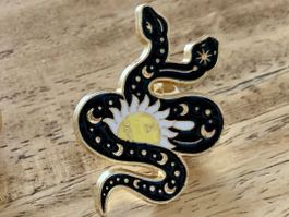 Pin  Schlange Gothic