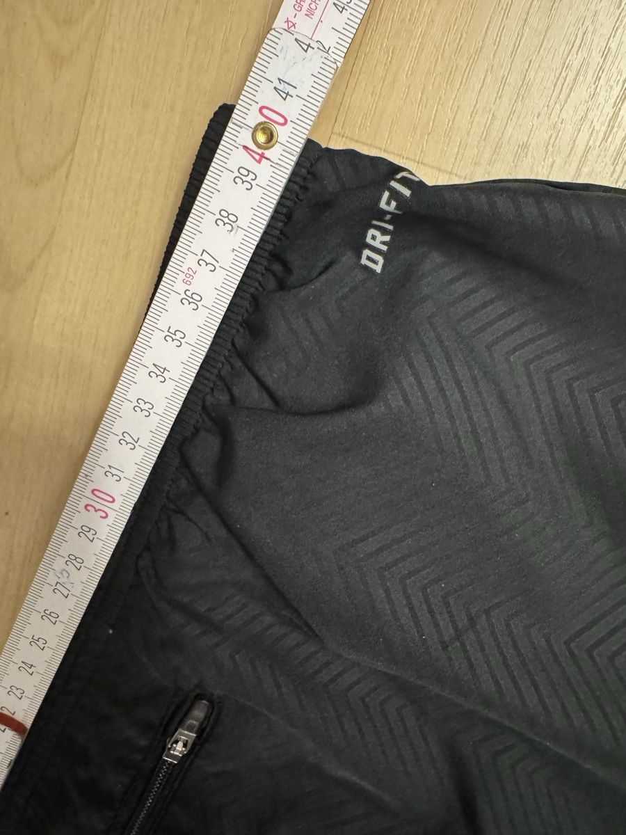 Nike Pantaloni: Nike dry fit Shorts running  – Usato da Obfelden venduto da cesarina10 4