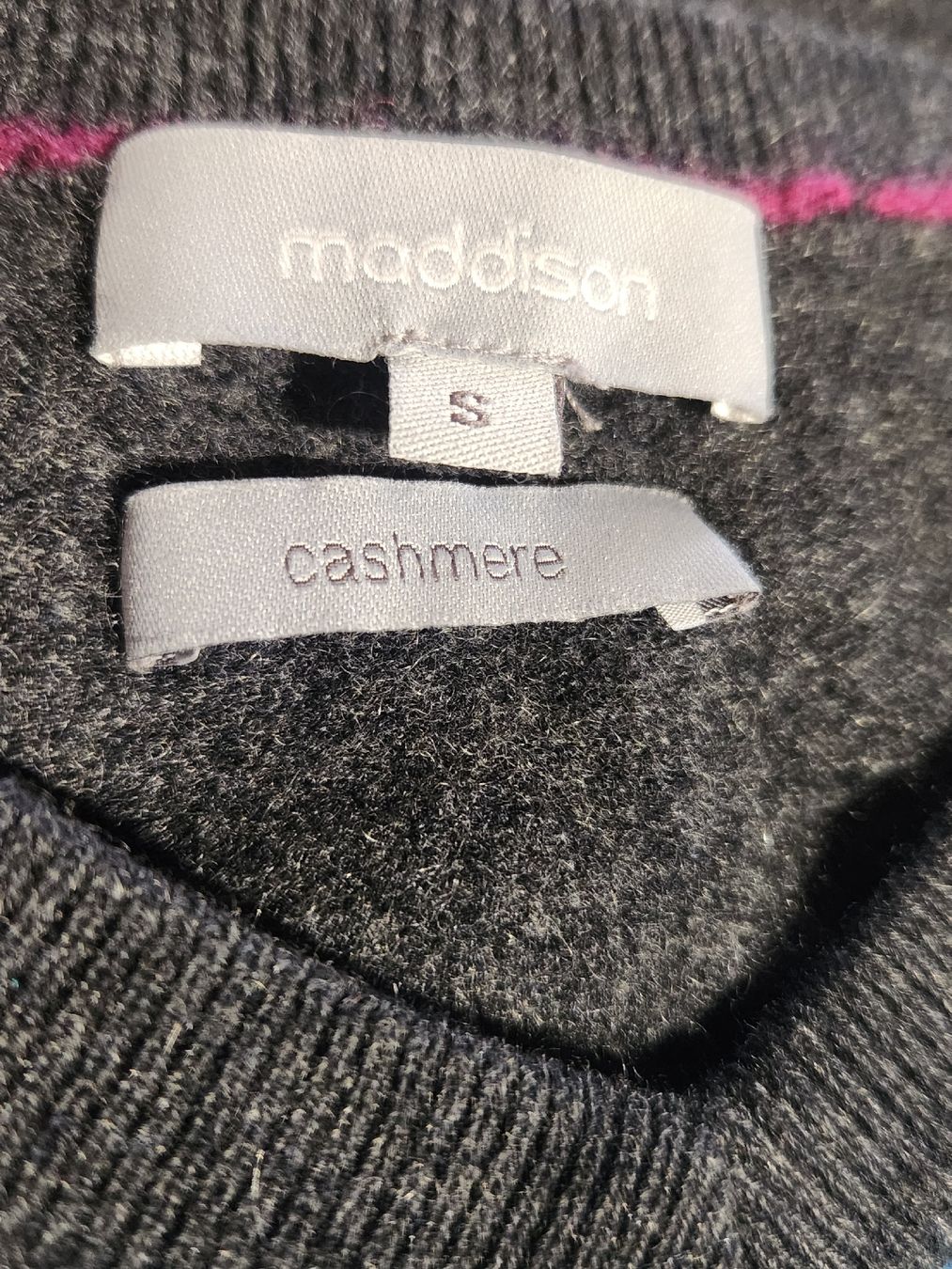 Maddison Pulls & Sweat-shirts: Pull col V Maddison cachemire taille S/M motif argyle – D'occasion à Niedergösgen par Eva2410 4