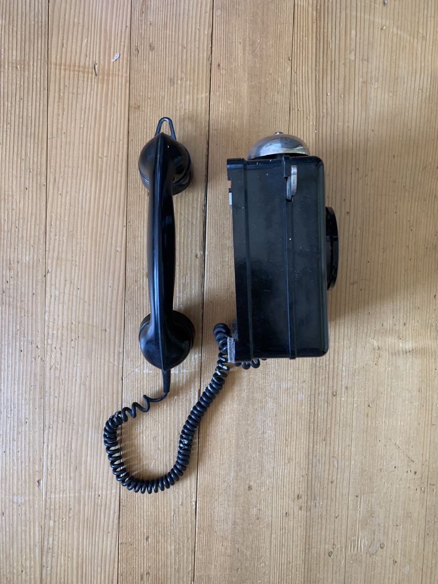 Telefone: Altes Wandtelefon – Defekt aus Emmenbrücke von Sturm-Stina 1