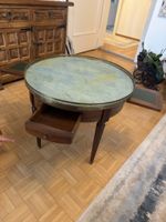 Bouillotte-Tisch aus Nussholz im Louis XVI Stil.