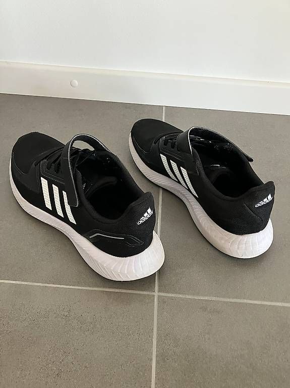 Herrenschuhe: Chaussures de sport addidas 40 – Gebraucht aus Genolier von Mamati3