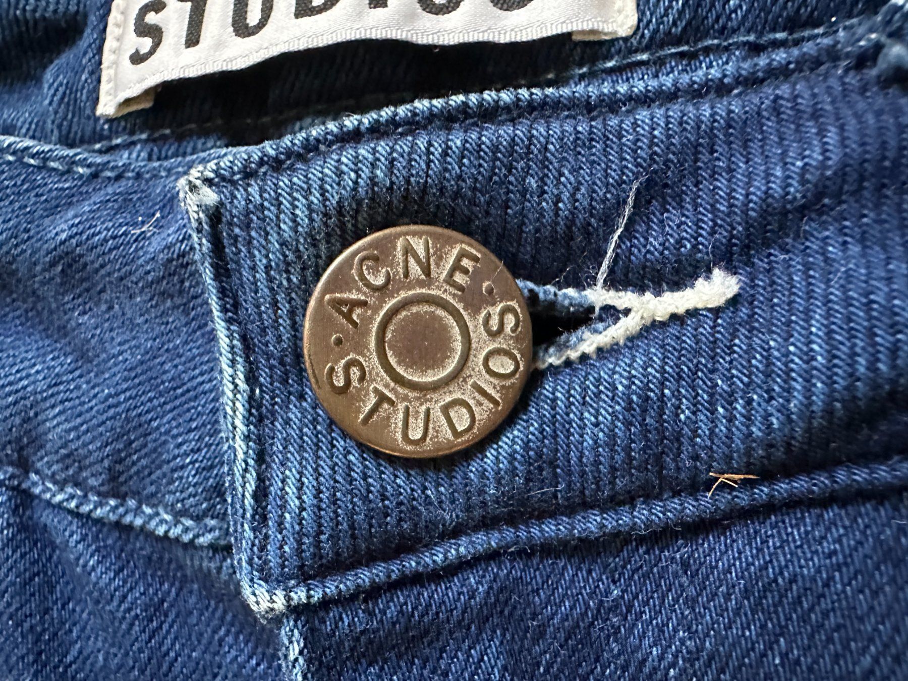 Acne Studios Jeans: Acne Studios Skin 5 Sparkling Jeans 26/32 – Gebraucht aus Lausanne von brixton 4
