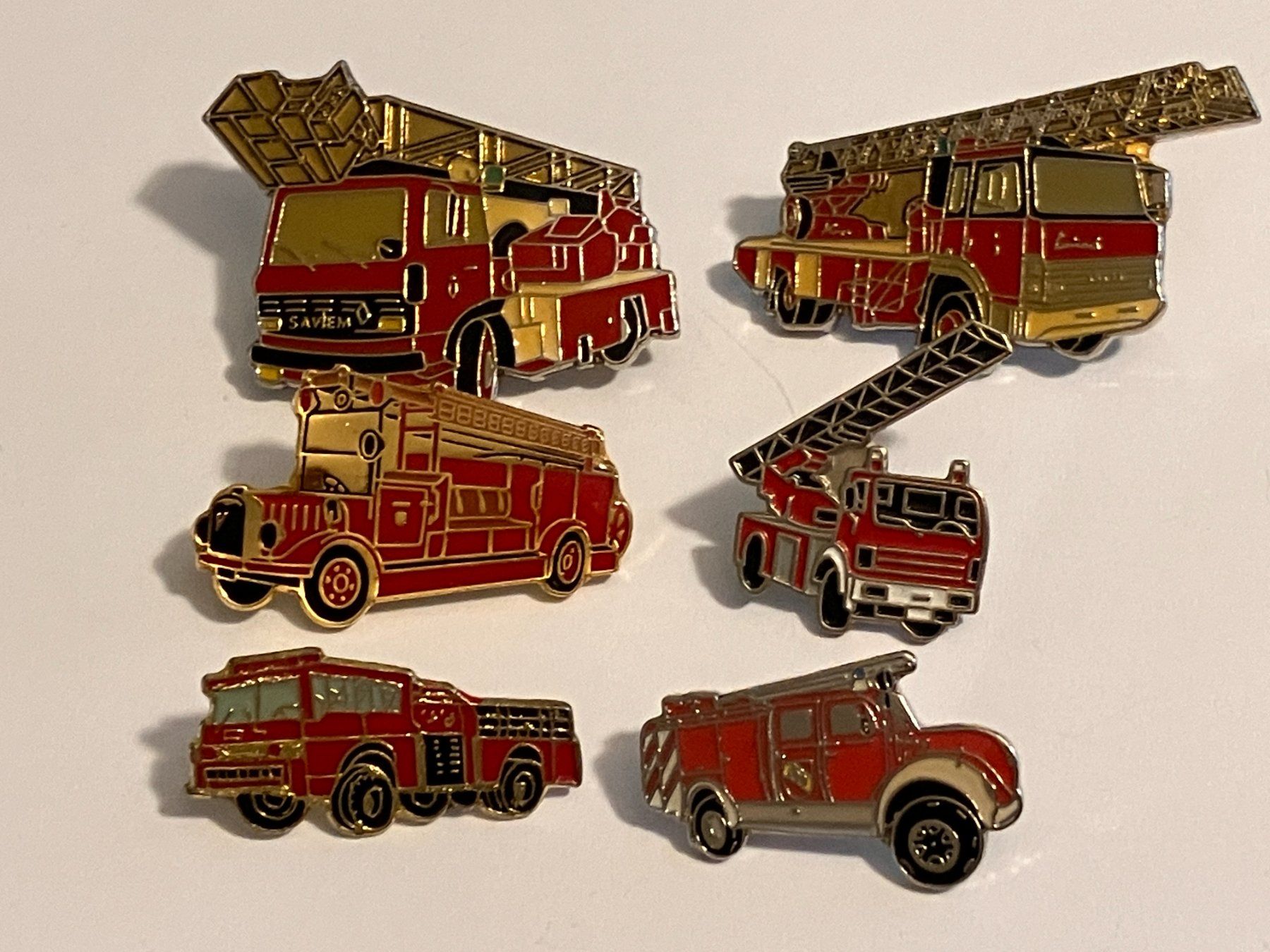 Plaketten & Abzeichen: 6 Pin Feuerwehrauto – Gebraucht aus Basel von djwwpp
