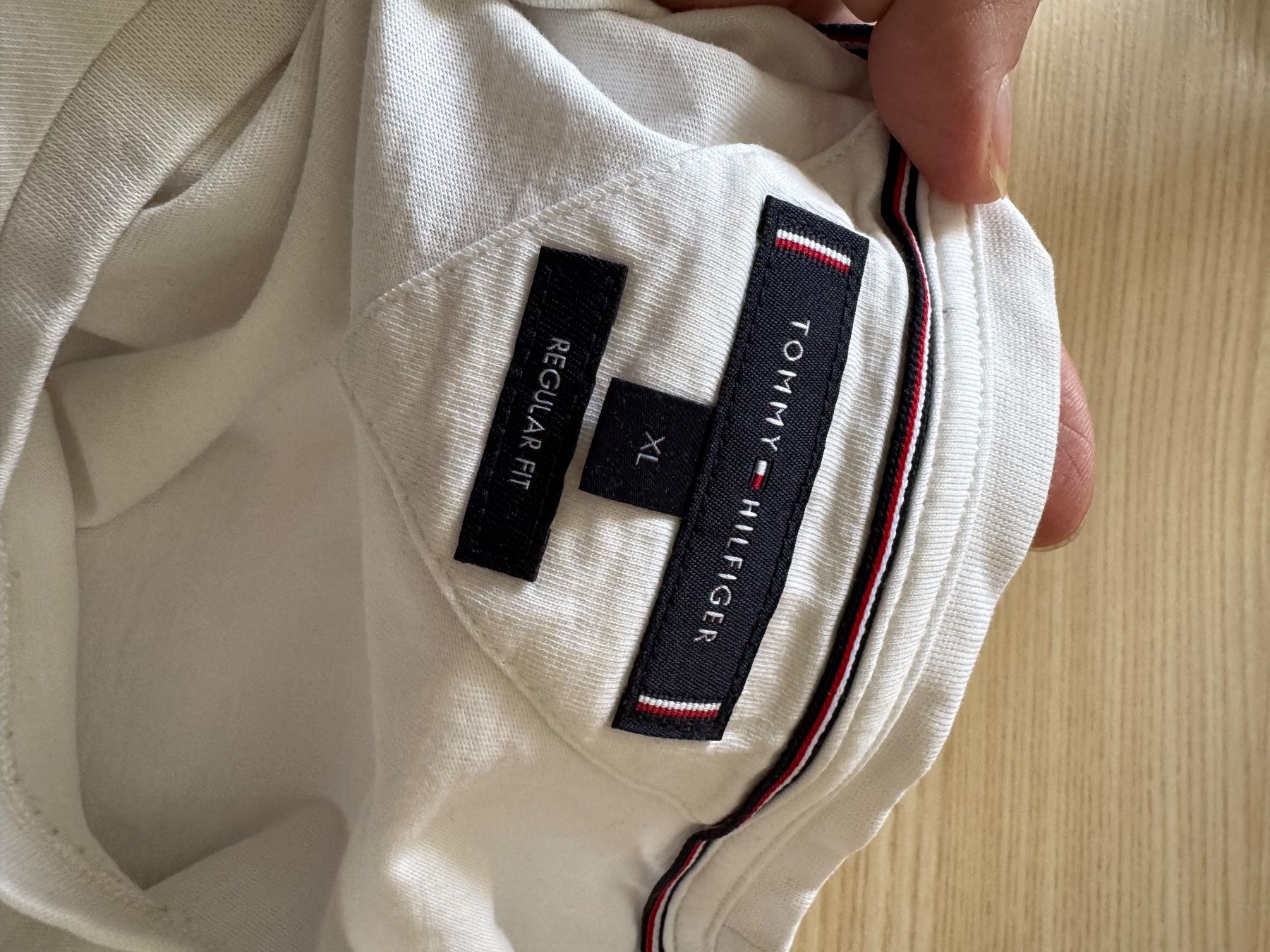 Tommy Hilfiger T-shirt: T-shirt Tommy Taille XL Doryan – Nuovo (secondo la descrizione) da Veyrier venduto da Kimedovapa_1 3