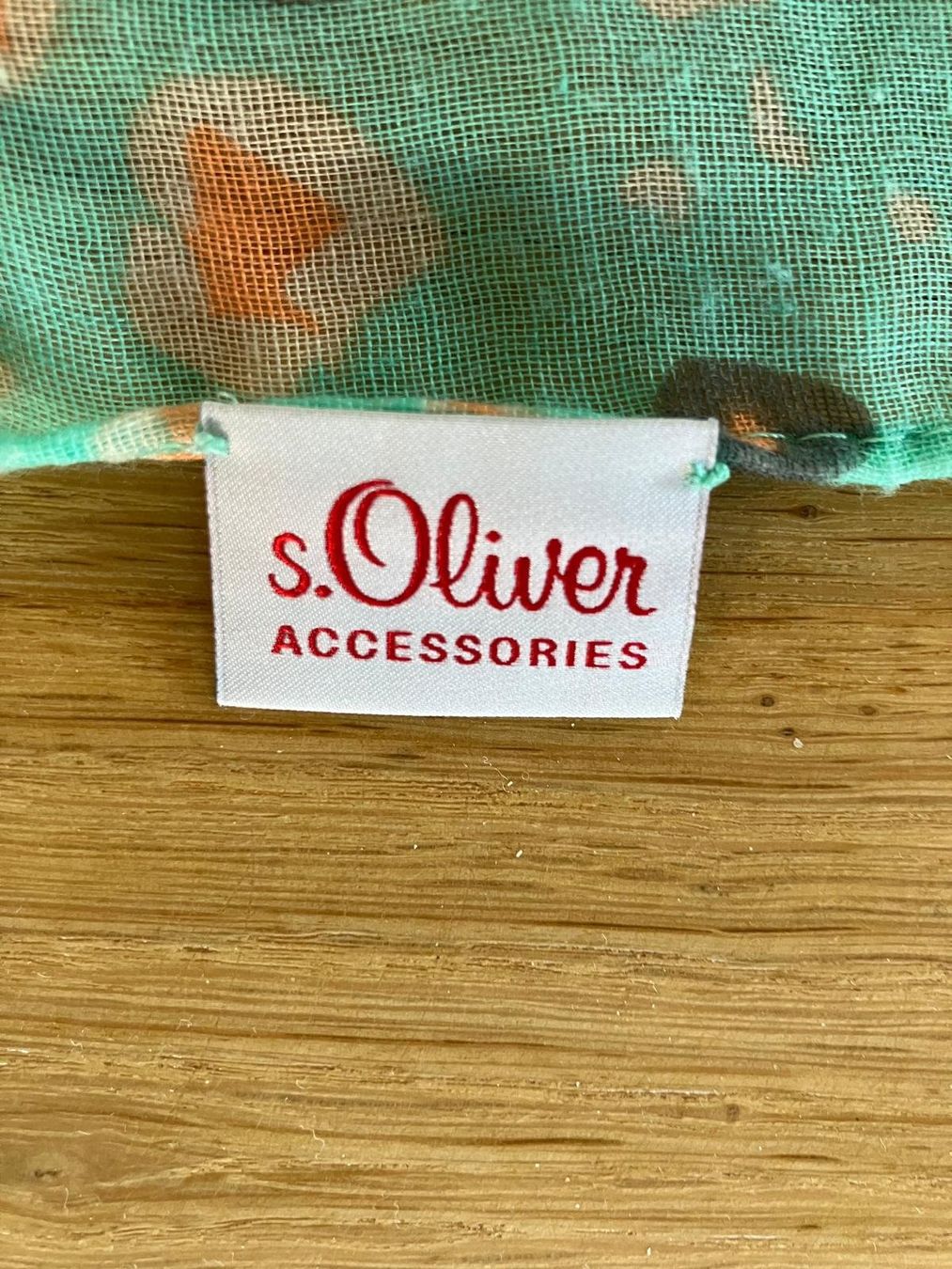 S.Oliver Foulard & Sciarpe: s.Oliver wunderschönes Tuch 200x100cm – Usato da Allenwinden venduto da Obalu 1