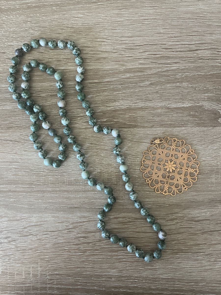 Catenine: Green beaded necklace with bronze pendant – Nuovo (secondo la descrizione) da Vesenaz venduto da giu_77bp 1